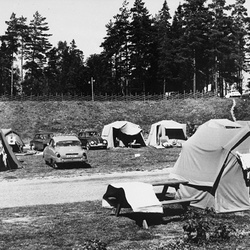 17003 BAN 6086 9 - Camping