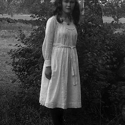 17003 WIKN 19545 - Kvinnoporträtt