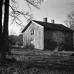 17003 LITN 371 9 - Gård