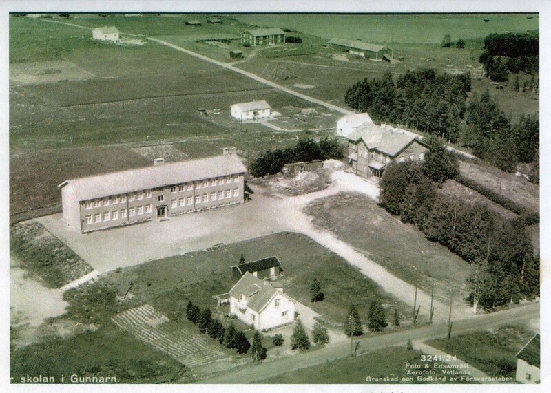 1. Den gamla skolan till höger i bild byggdes o...