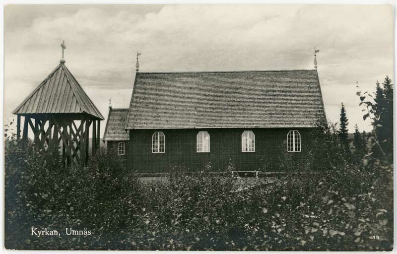 Träkyrkan uppfördes 1925–1926 efter ritningar a...