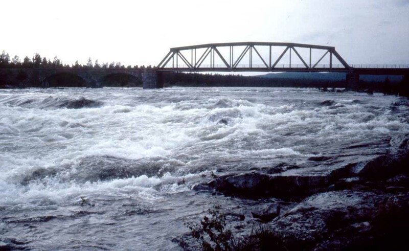 Inlandsbanans bro över Ume älv i Storumans södr...