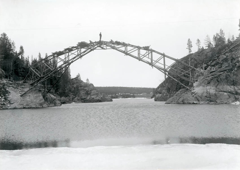 Bron mellan Umnäs och Slussfors.