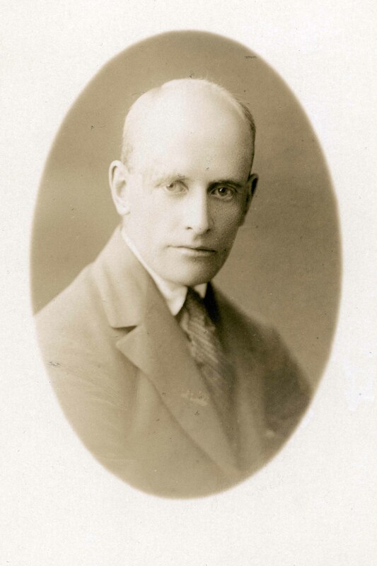 Folkskolläraren Herman Lindholm född 1898 i död...