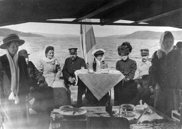 Båtfärd med båden Bröt-Anund på Umeåälven, 1909