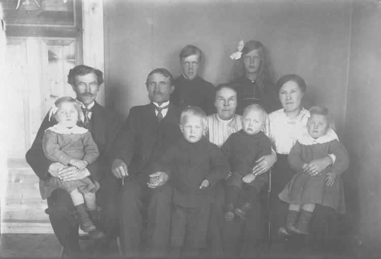 Familjen Oskar Lindberg, den äldre, Myrlund 1921.