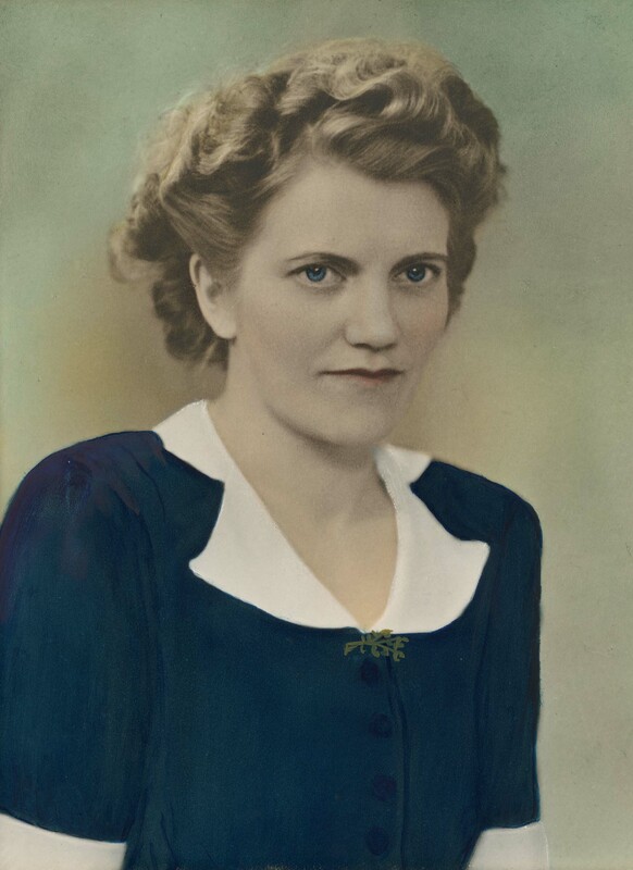 Elsa Tapani 1915 - 1987 gift Persson