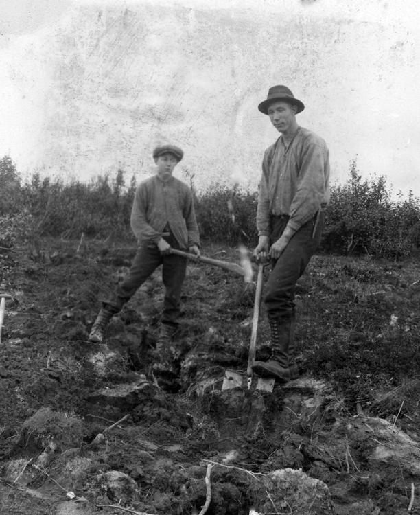 Dikesgrävning på Volvonäset 1922
