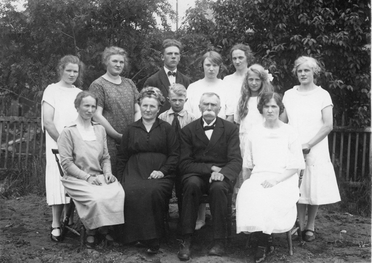 C.A. Cederberg med hustru Hanna, Stensele och b...
