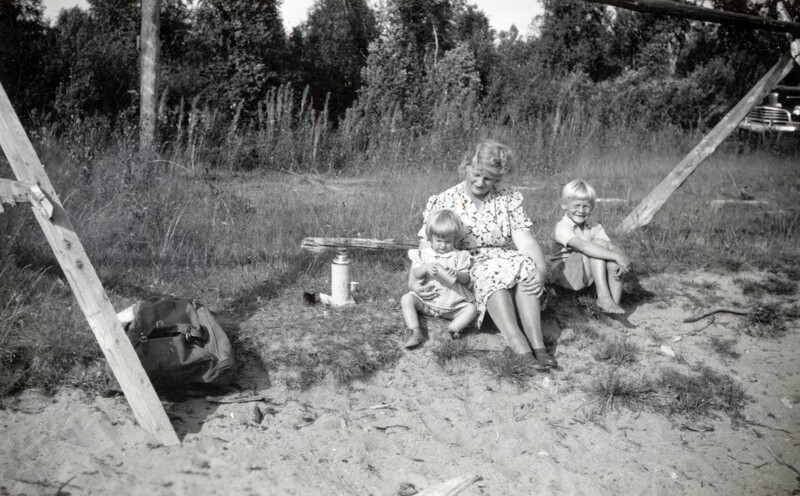 Britt Stenmark 1914 - 1970 med barnen