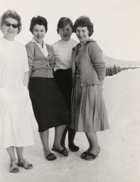 Fru Lindgren, Sara, Lisbeth och Ruth. 1960.