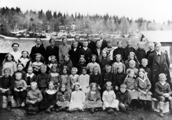 Skolklasser i Latikberg skola 1910