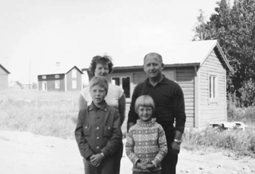 Jöns Risberg med hustrun barnen 