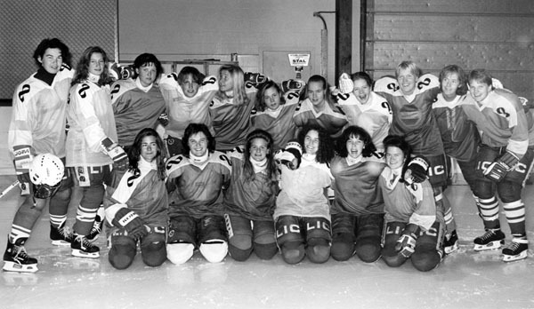 Lagfoto med damhockeylaget.