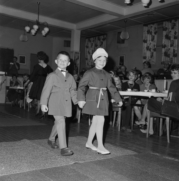 Mannekänguppvisning av Realskolan, 1962.