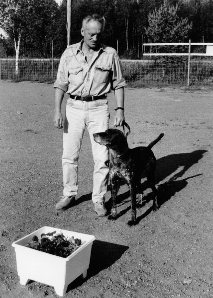 Sven Olov Holmberg med sin hund.