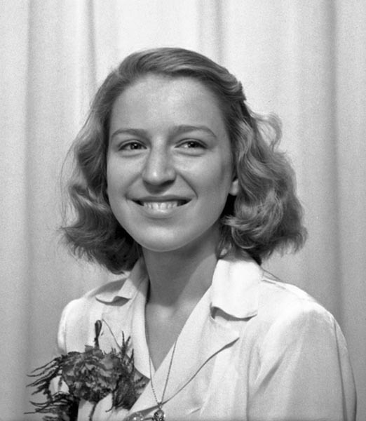 Monica Renmans konfirmationsbild  år 1952.