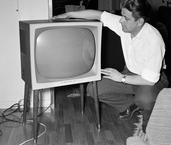 Ove Norman med sin Grundig TV.
