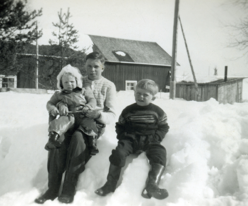 Kenth och Jan-Erik Bergström vintern 1950.