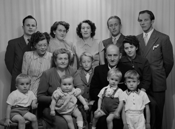 Kronjägare Hjalmar Öhlund med familj.