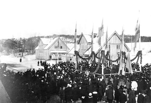 Järnvägsstationens invigning år 1918-02-16.