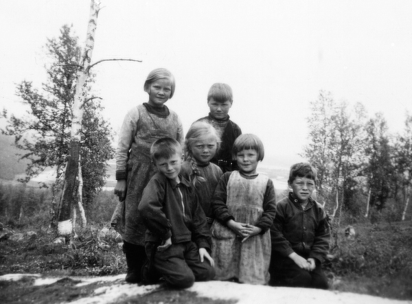Barn i Vielmesmakke nomadskola.
