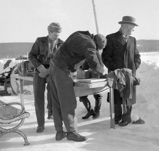 Bild av isbanetävling på Baksjöns is.