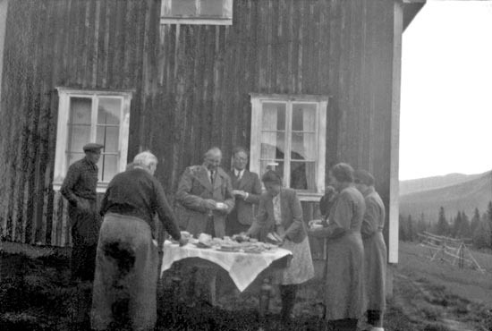 På kyrkhelg i Skalmodal, 1941.