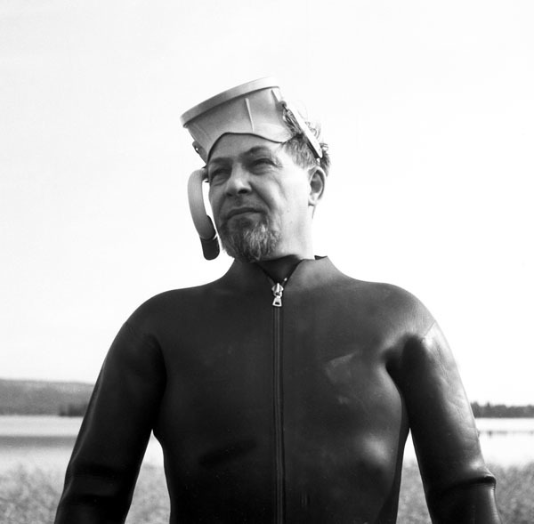 Bild av Åke Sörlin som dykare i Baksjön.