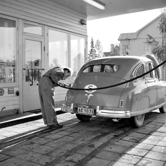 Shell bensinstation, (bild tagen 1953-09-12).