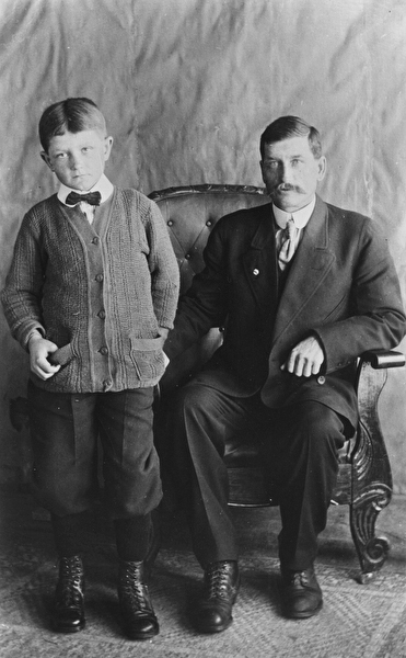 Far och son Lindgren i Garson, Manitoba, Kanada.