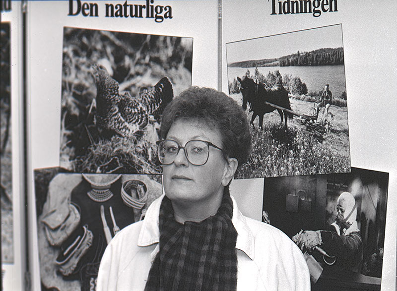 Klara Abrahamsson vid en bildskärm.