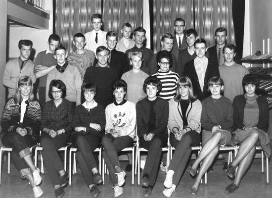 Gymnasieklassen R1:3 a hösten 1964 .