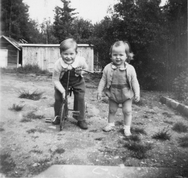 Åke och Hasse Olofsson, vid Alfred Olofssons