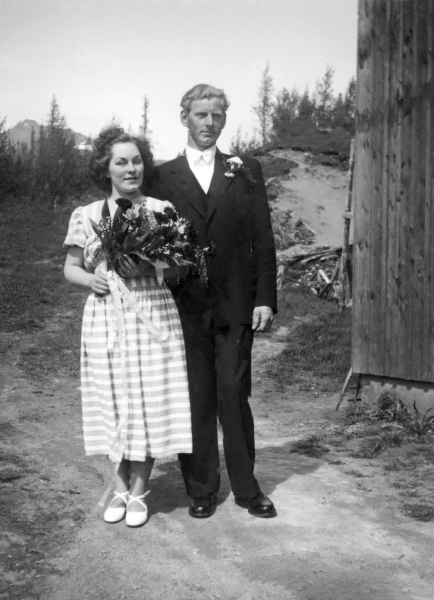Brudparet Viola och Otto Stenmark i Grönfjäll.