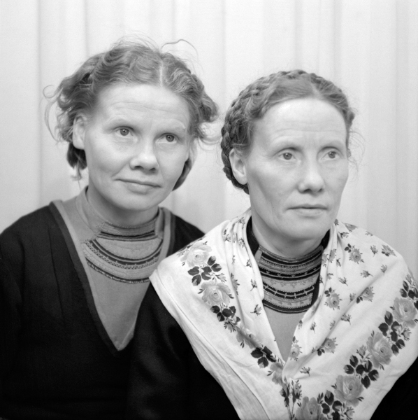 Systrarna Elsa och Anna Boman,