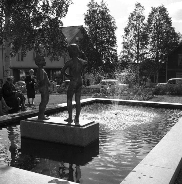 Fontän i Skolparken, Vilhelmina 1958-07-12.