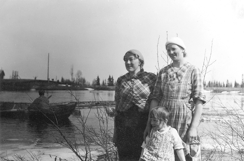 Karin Zachrisson och Mary Grahn med sonen Kurt.
