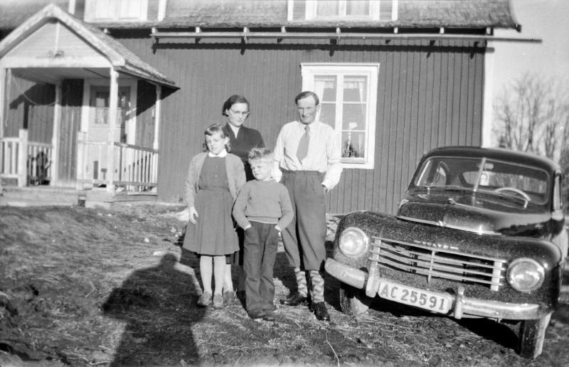 Enligt regnr. Volvo 1954 ägare till bilen
