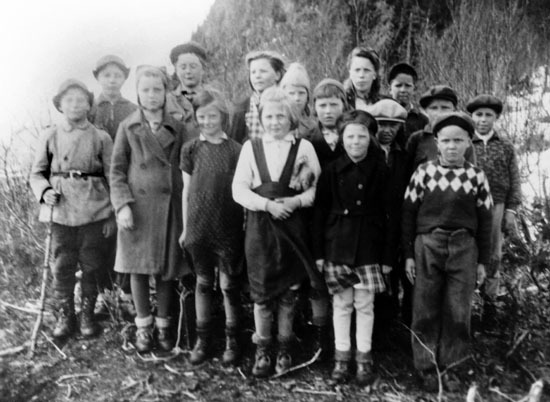 Barn inför utflykt till Storknoppen i Matsdal.