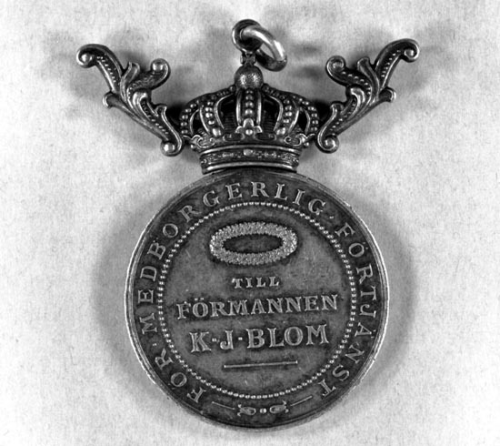 Medaljen utdelades till K J Blom han jobbade 