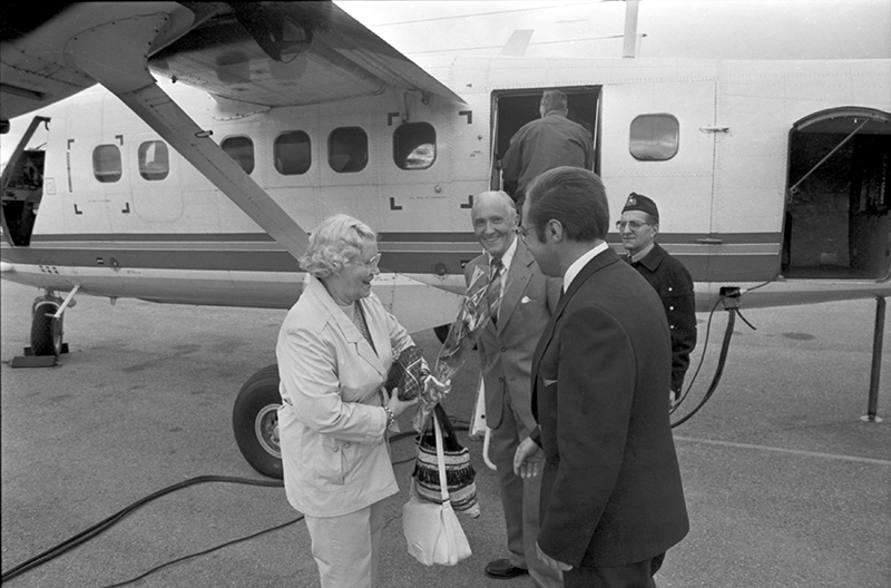 Svea Grönlund. 5000:e flygpassageraren, maj -88.