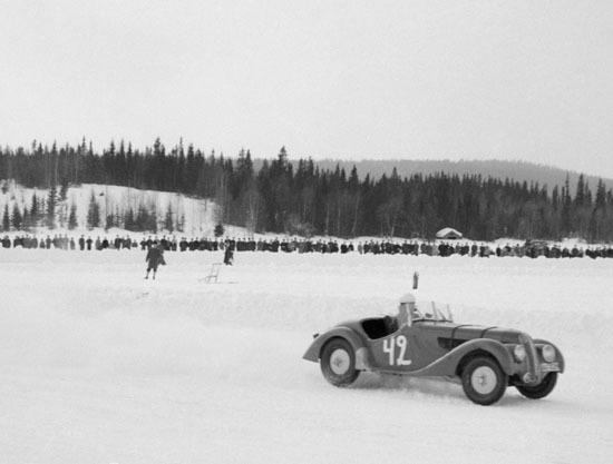 Motortävlingar/ isbanetävling på Malgomaj