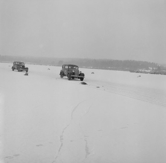 Isbanetävling i Lövliden 1953