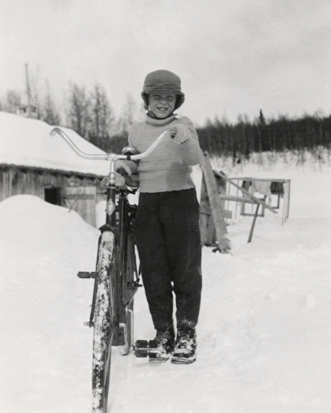 Urban Larsson med sin cykel, Storvall.