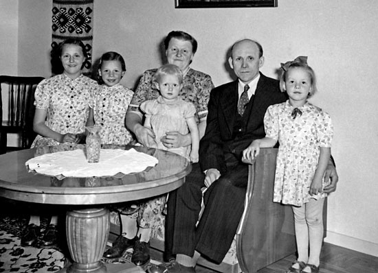 Bild av Valdemar Markusson med familj.