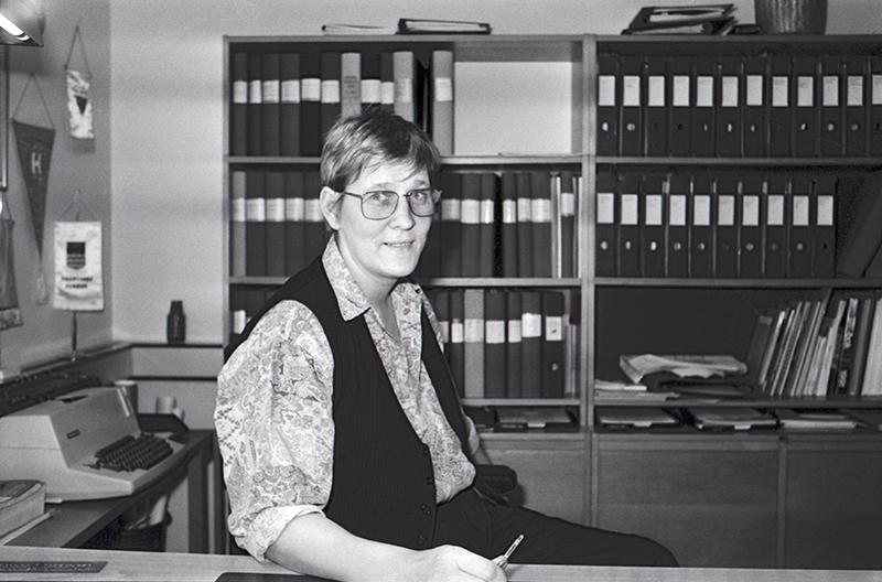 Agneta Forsberg på kontoret.