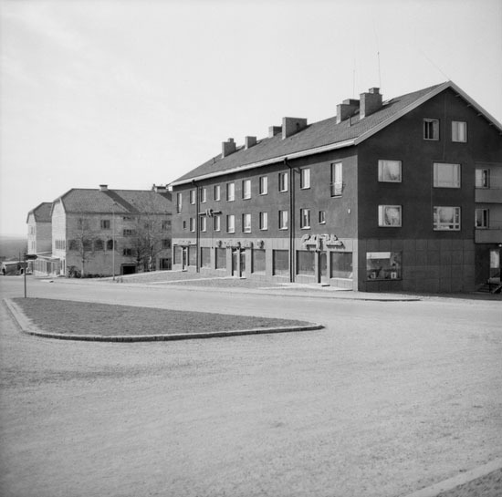 Riksbygge n: 5 och nr: 4 (röd) 1954 i Vilhelmina.