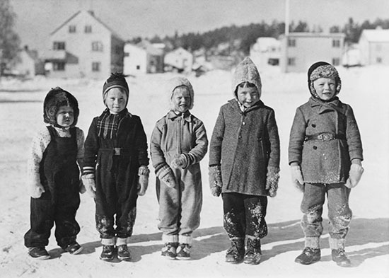 Volgsjö skolgård vintern 1945/1946.