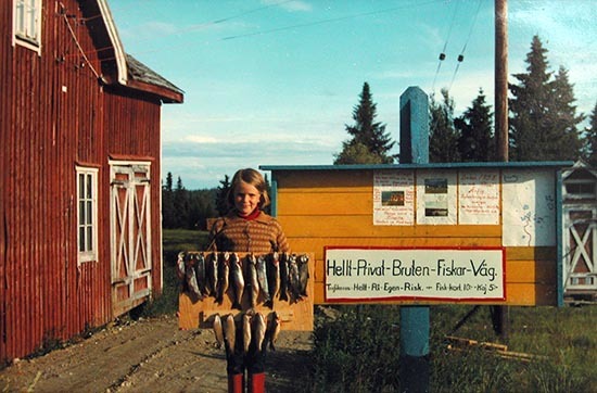 Lena Jonsson boende på Karlsgård med fisk 